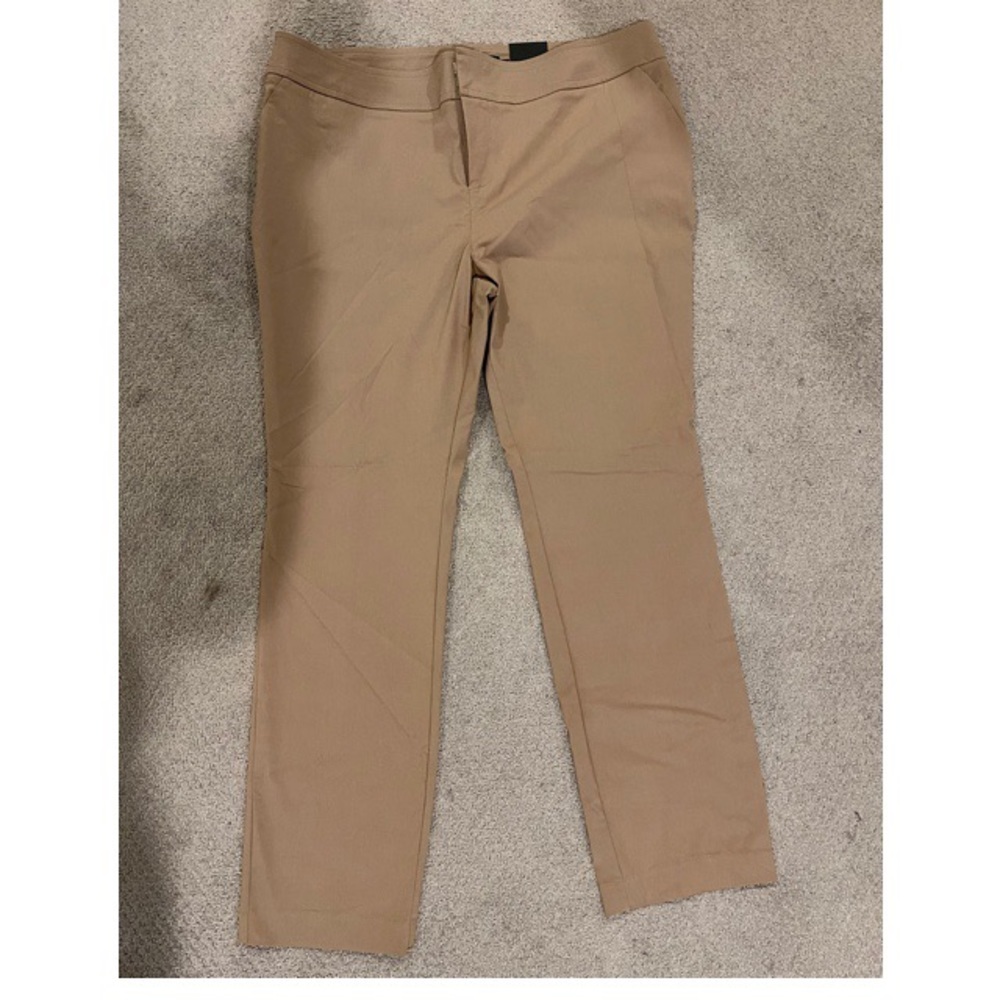 BRAND NEW Torrid Khakis Size 20